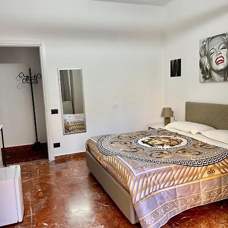 كروتوني Rooms Lungomare المظهر الخارجي الصورة