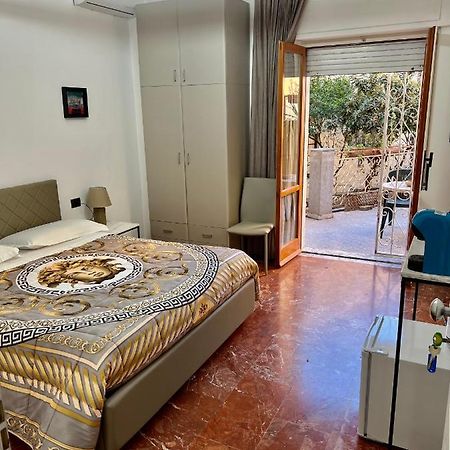 كروتوني Rooms Lungomare المظهر الخارجي الصورة