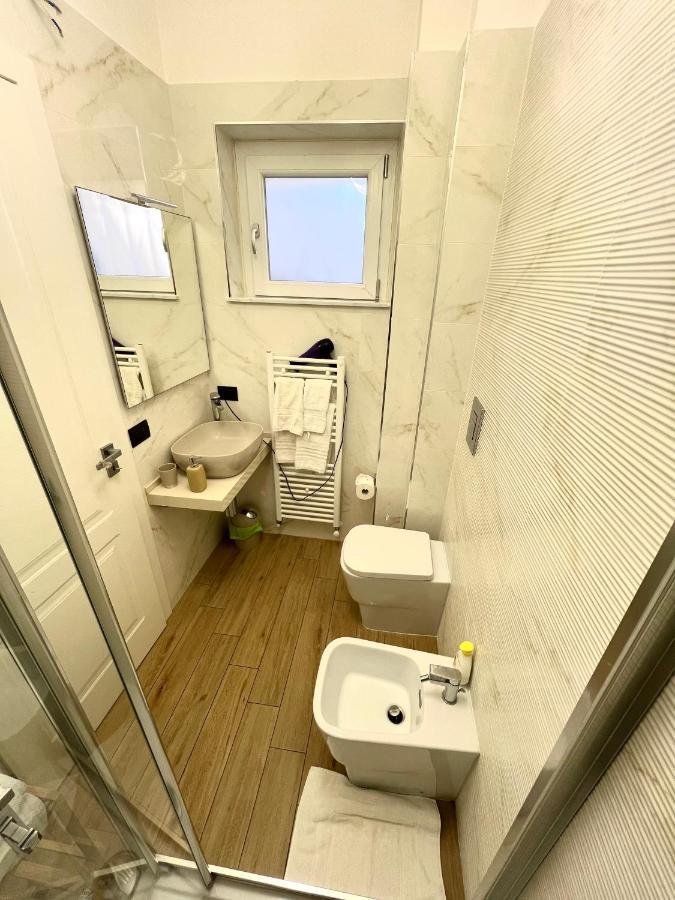 كروتوني Rooms Lungomare المظهر الخارجي الصورة
