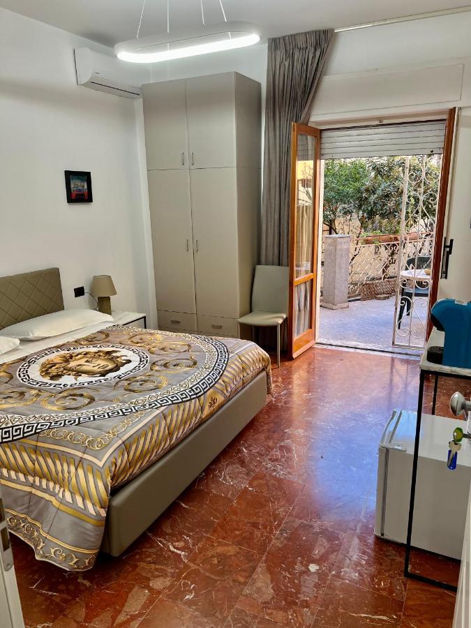 كروتوني Rooms Lungomare المظهر الخارجي الصورة